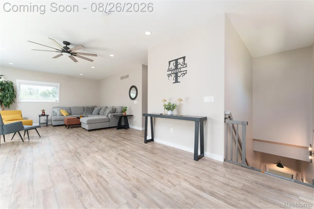454 E Shore Drive Northfield Township, MI 48189