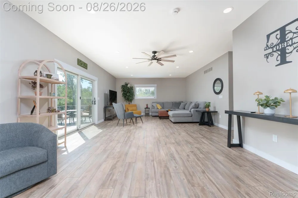 454 E Shore Drive Northfield Township, MI 48189