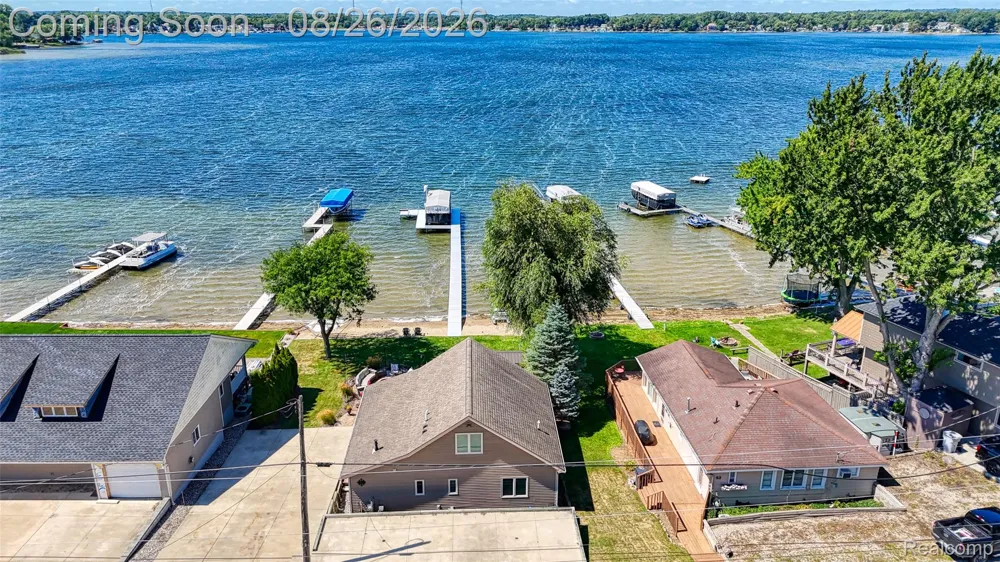 454 E Shore Drive Northfield Township, MI 48189