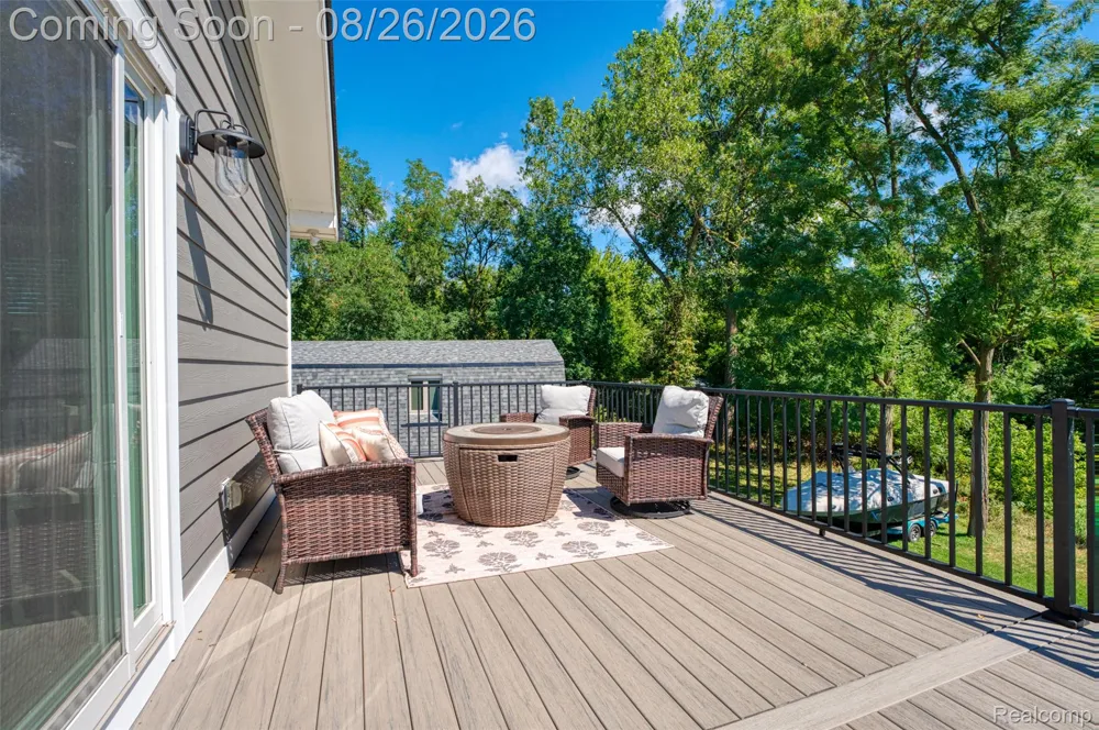 454 E Shore Drive Northfield Township, MI 48189