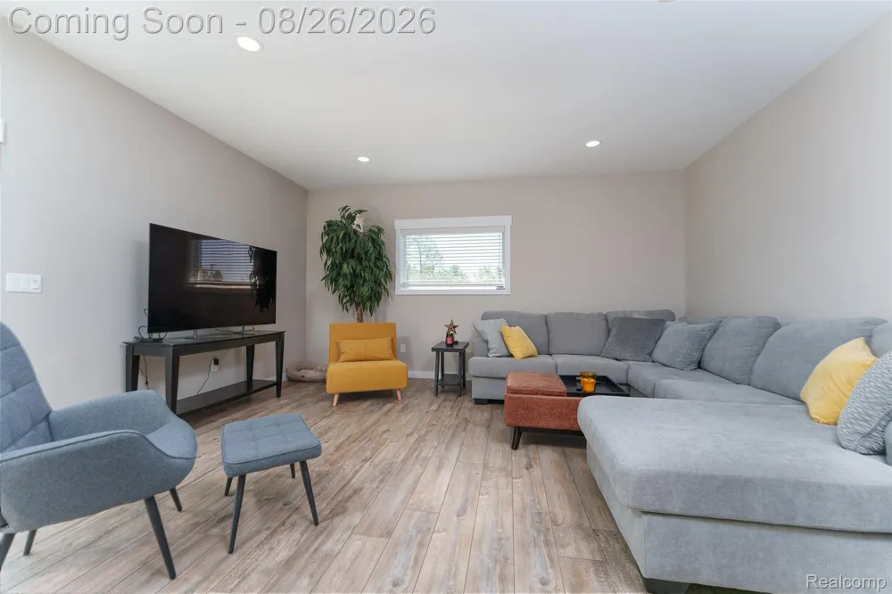 454 E Shore Drive Northfield Township, MI 48189