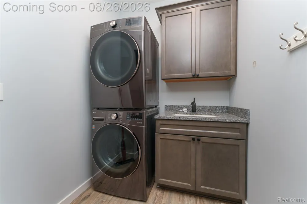 454 E Shore Drive Northfield Township, MI 48189