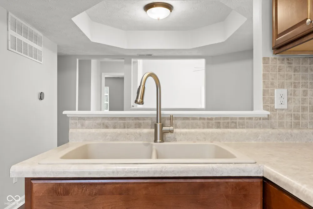 6407 Bayside South Drive Indianapolis, IN 46250