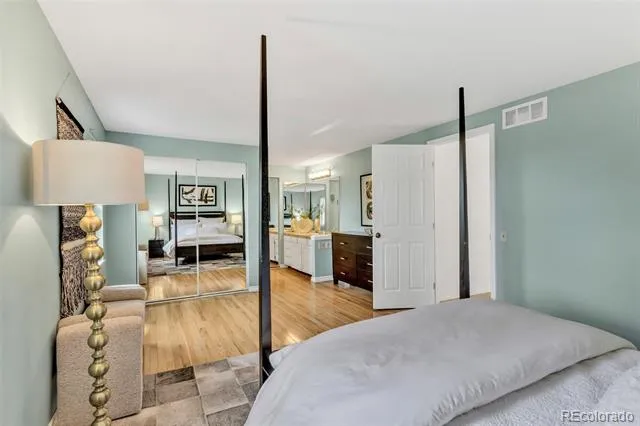 7926 S Roslyn Way Englewood, CO 80112