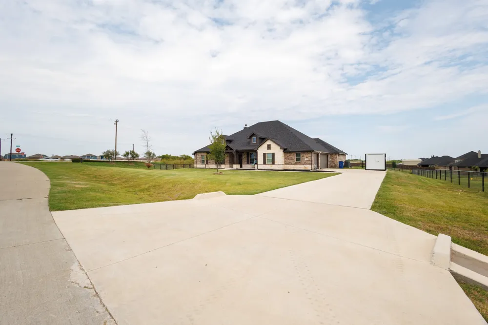 7604 Midway Ridge Trail Ponder, TX 76259