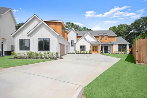 21802 White Oak View Drive