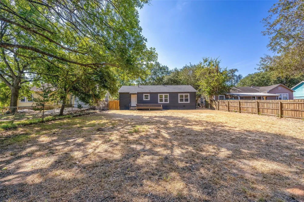 805 E Tom Green Street Brenham, TX 77833