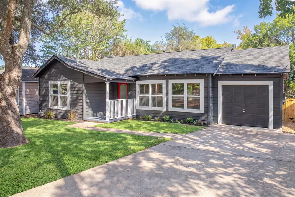 805 E Tom Green Street Brenham, TX 77833