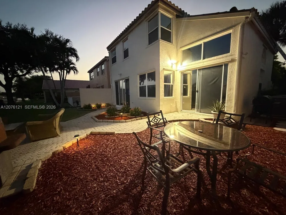 15616 NW 12th Mnr Pembroke Pines, FL 33028