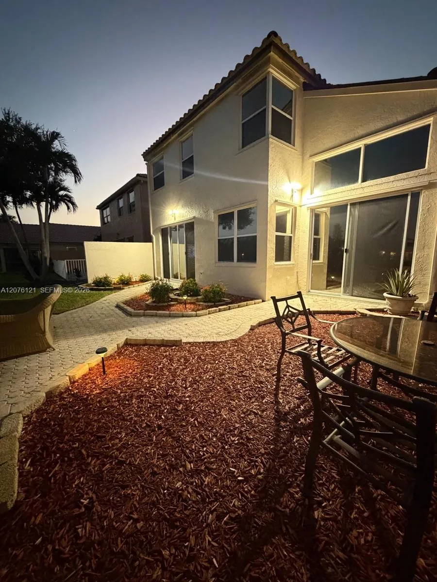 15616 NW 12th Mnr Pembroke Pines, FL 33028