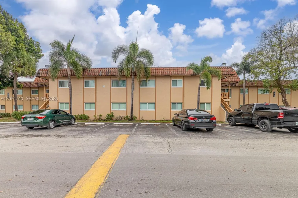 2804 NW 39th Way #201 Lauderdale Lakes, FL 33311