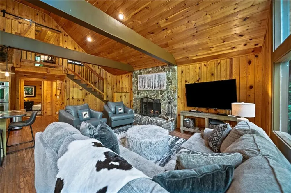 469 Lake Drive Ellijay, GA 30536