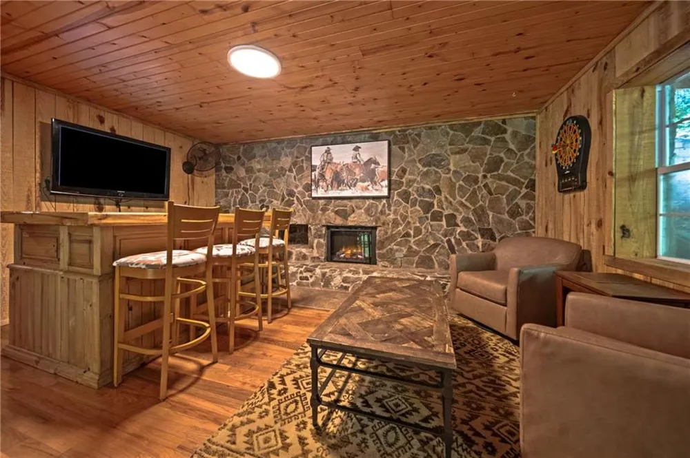 469 Lake Drive Ellijay, GA 30536