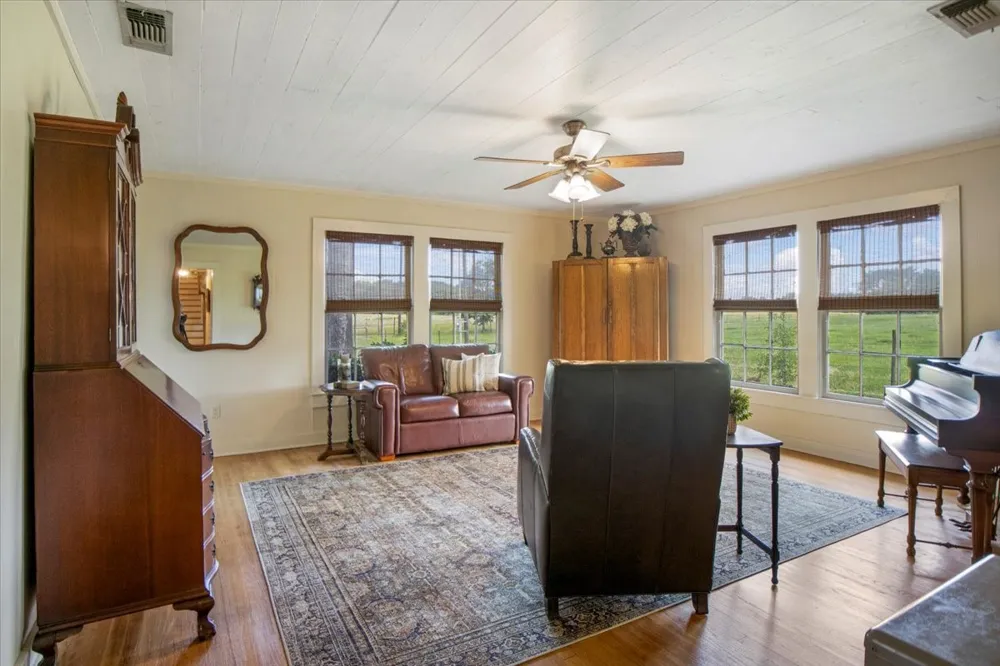 20272 County Road 4126 Lindale, TX 75771