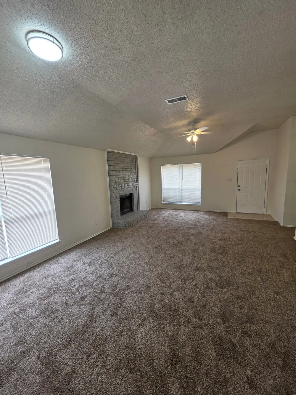 1105 Rosewood Lane Lancaster, TX 75146