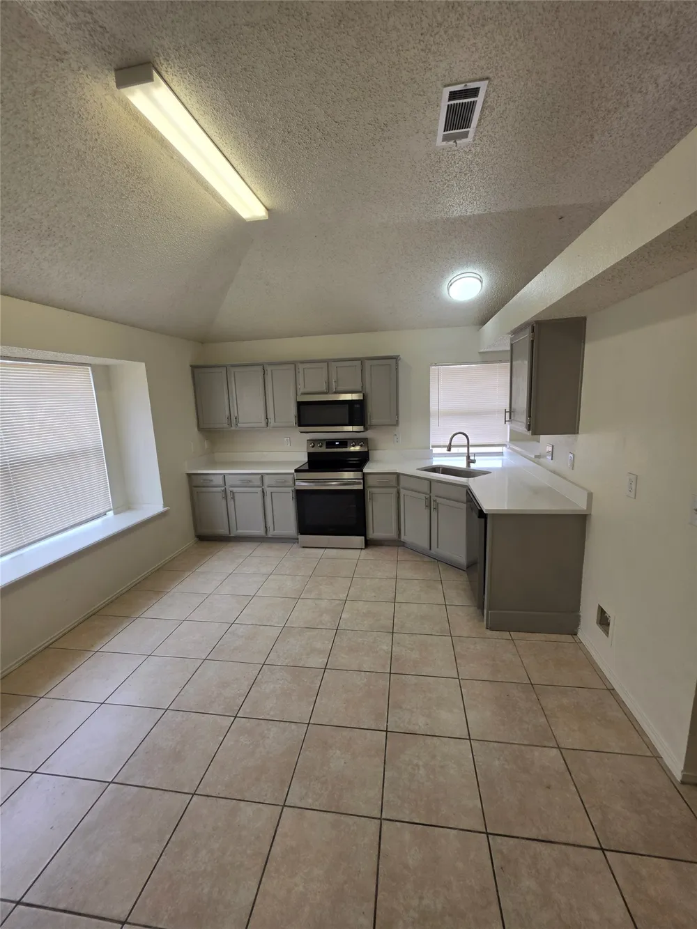 1105 Rosewood Lane Lancaster, TX 75146
