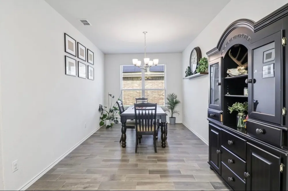 1831 Creekwood Drive Cleburne, TX 76033