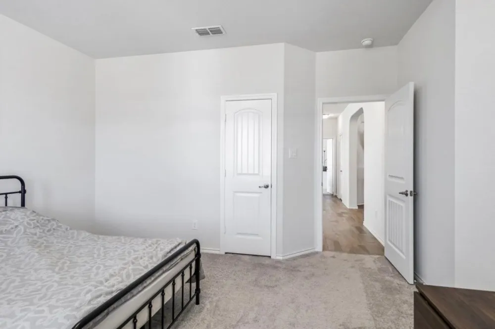 1831 Creekwood Drive Cleburne, TX 76033