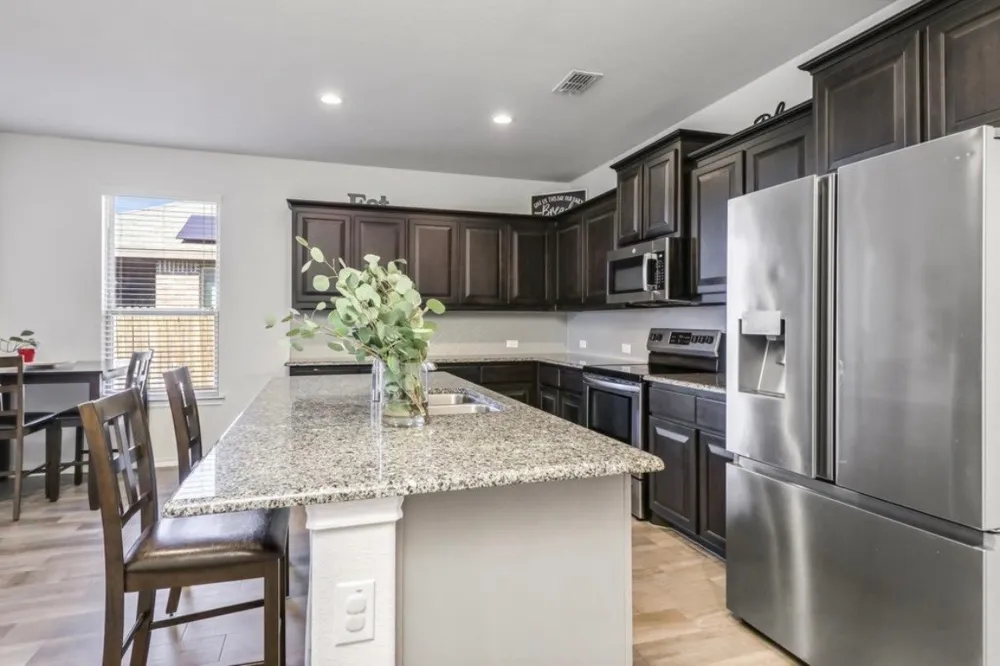 1831 Creekwood Drive Cleburne, TX 76033