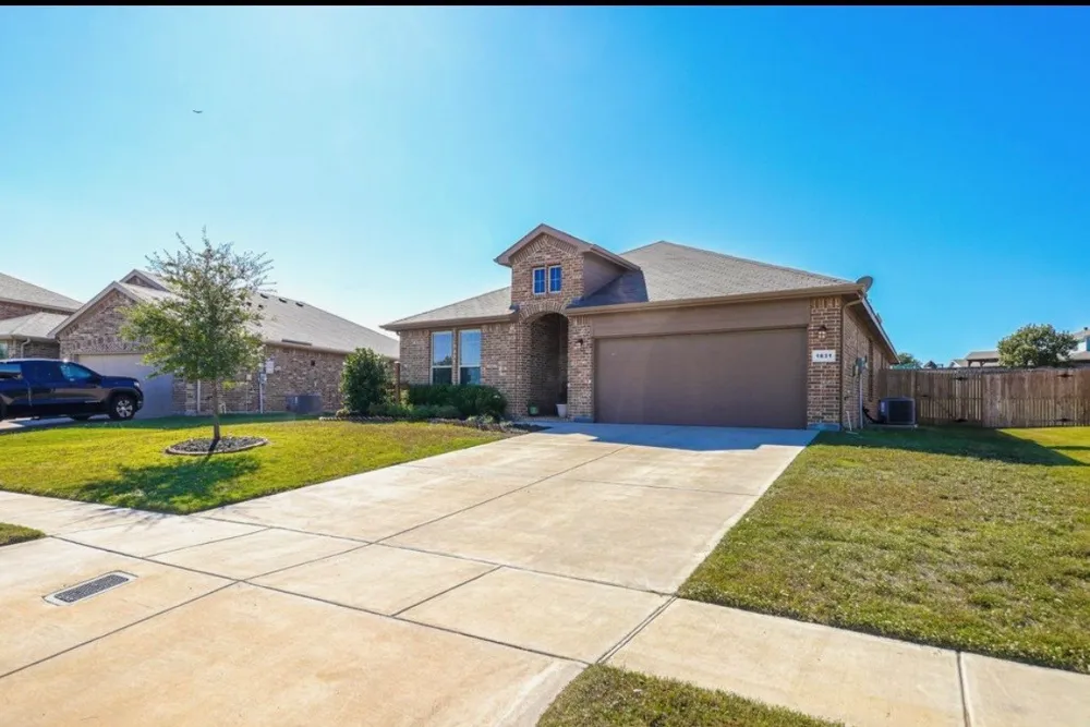 1831 Creekwood Drive Cleburne, TX 76033