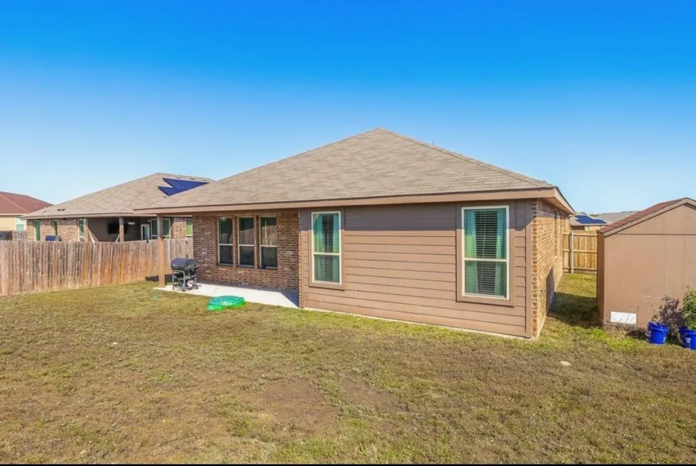 1831 Creekwood Drive Cleburne, TX 76033