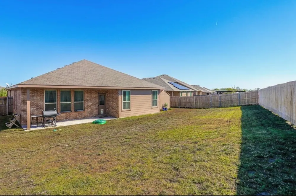 1831 Creekwood Drive Cleburne, TX 76033