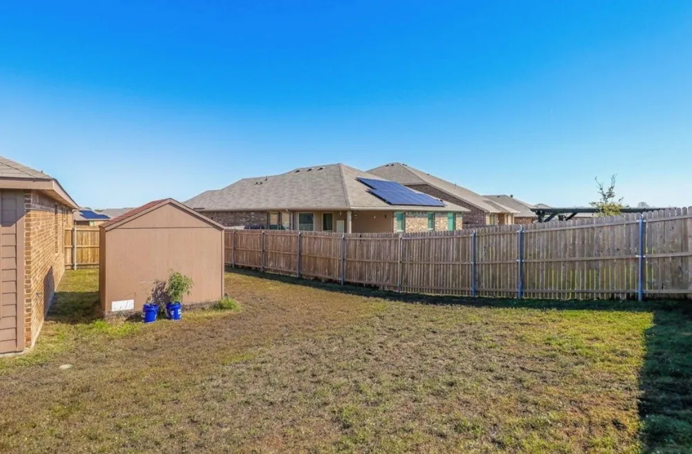 1831 Creekwood Drive Cleburne, TX 76033