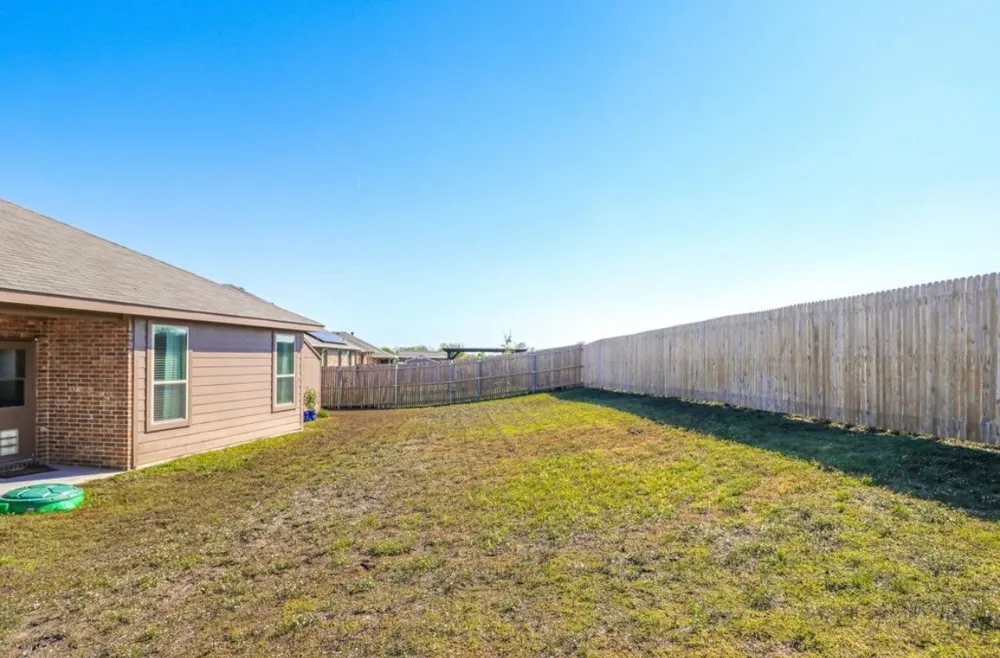 1831 Creekwood Drive Cleburne, TX 76033