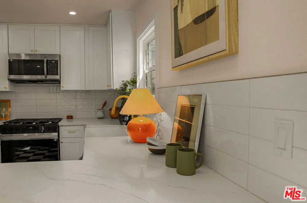 5317 Saturn Street Los Angeles, CA 90019