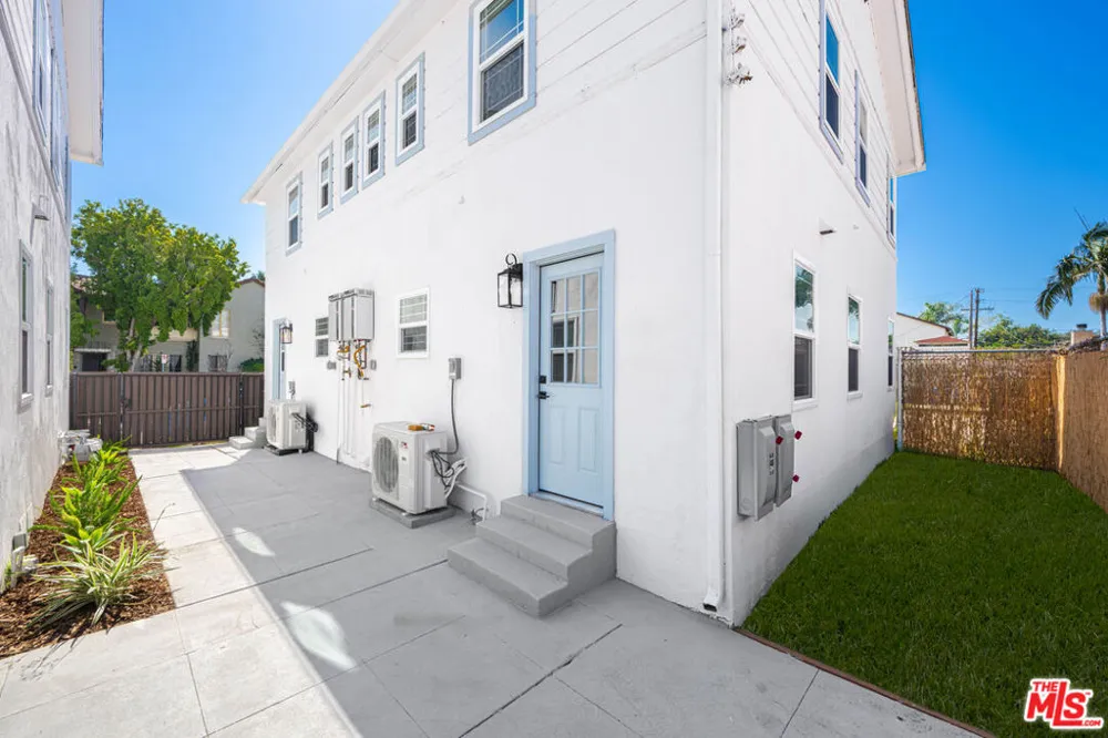 5317 Saturn Street Los Angeles, CA 90019