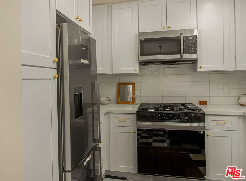5317 Saturn Street Los Angeles, CA 90019