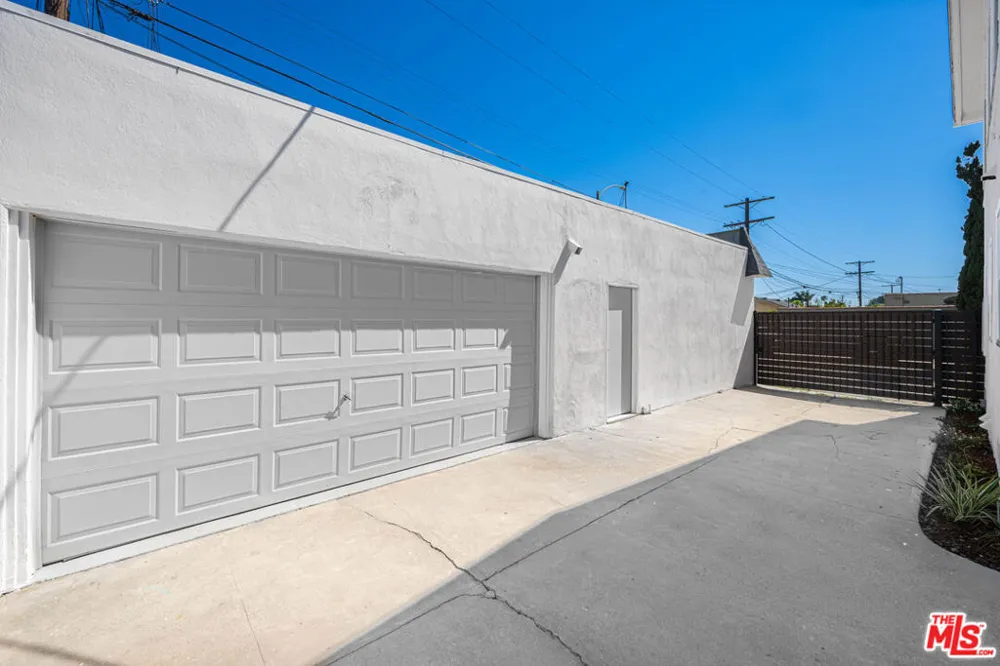 5317 Saturn Street Los Angeles, CA 90019