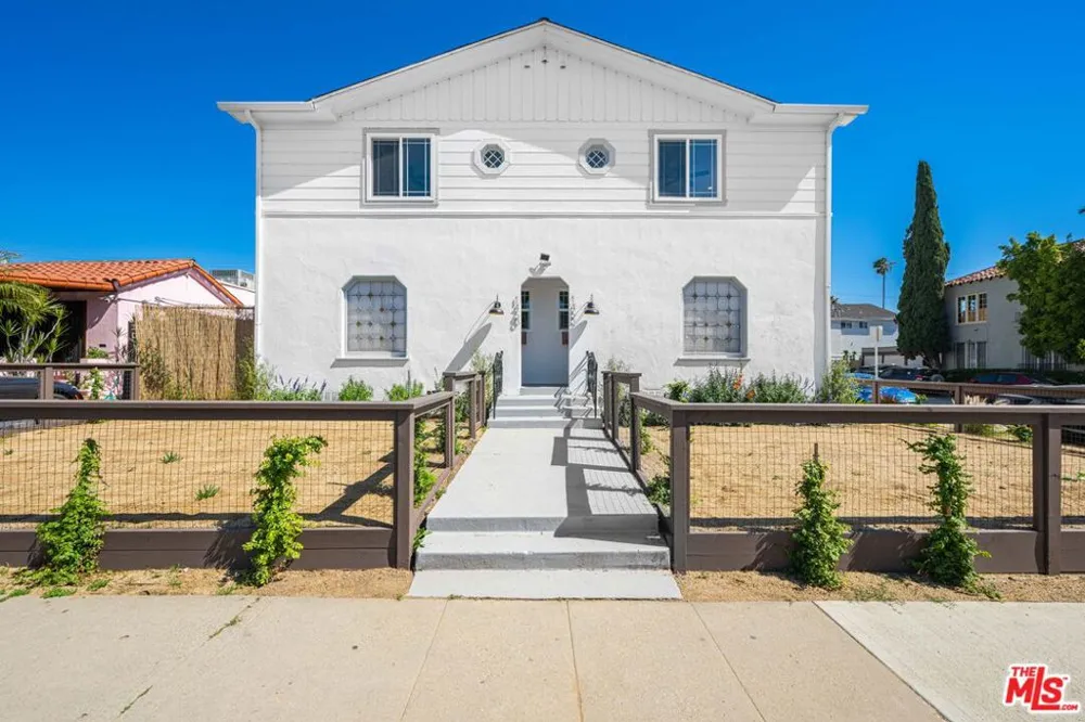 5317 Saturn Street Los Angeles, CA 90019