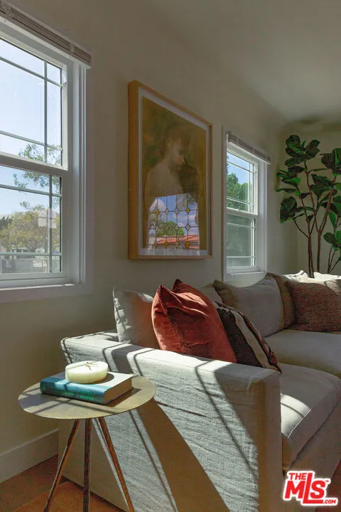 5317 Saturn Street Los Angeles, CA 90019