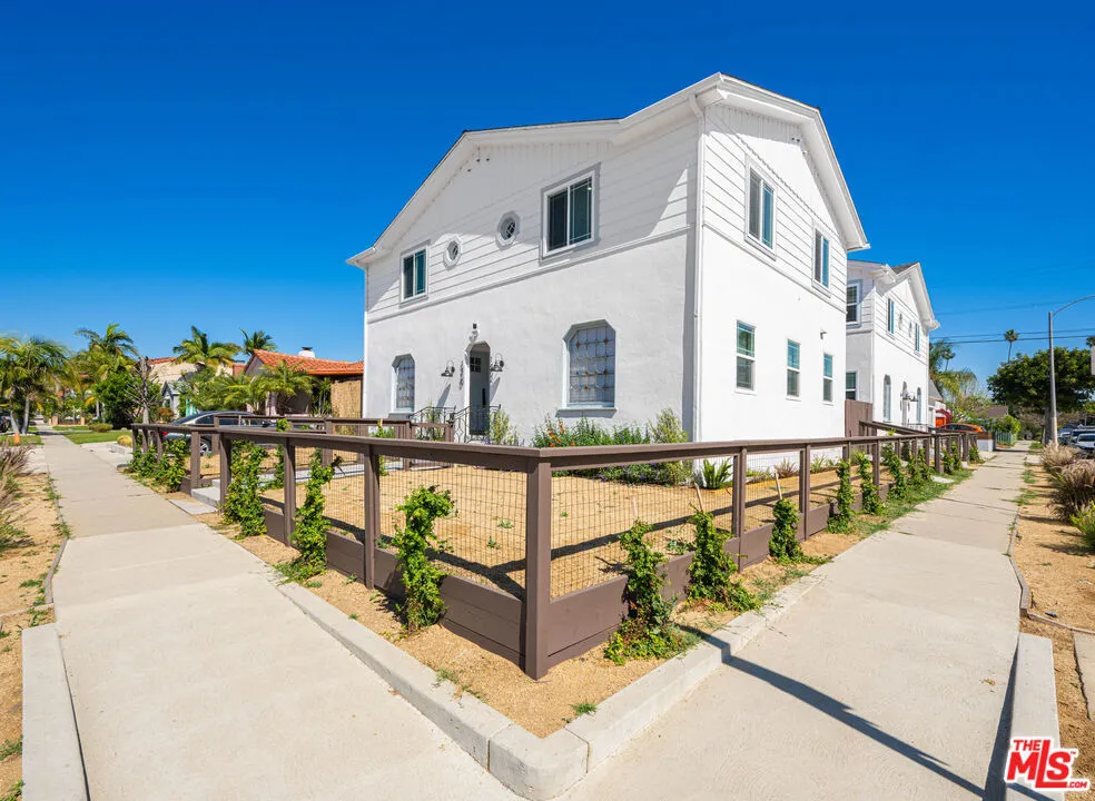 5317 Saturn Street Los Angeles, CA 90019