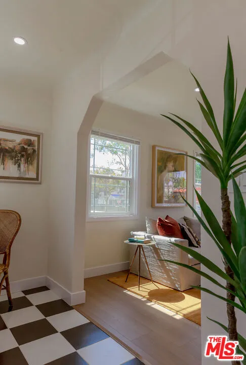 5317 Saturn Street Los Angeles, CA 90019