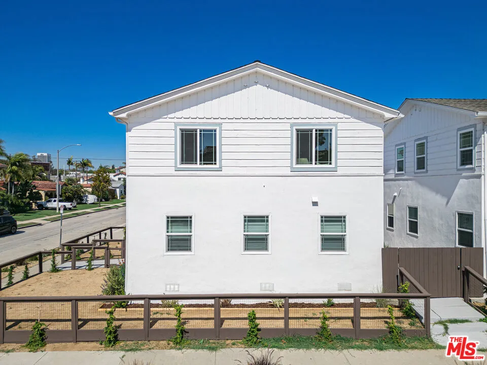 5317 Saturn Street Los Angeles, CA 90019