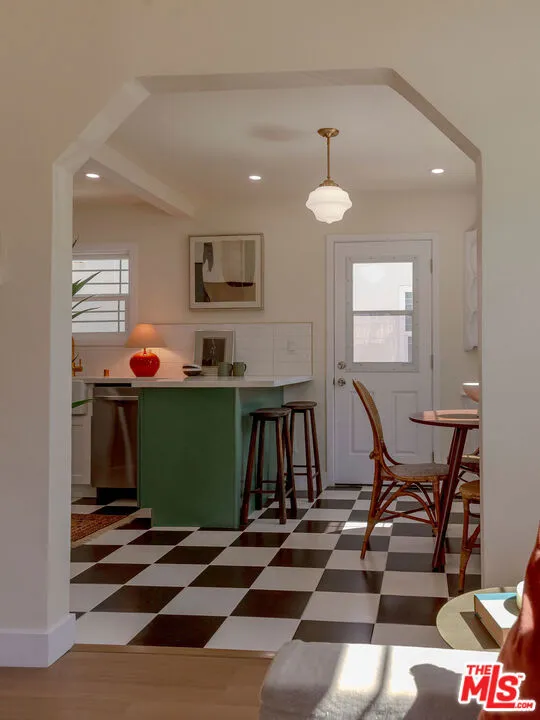 5317 Saturn Street Los Angeles, CA 90019