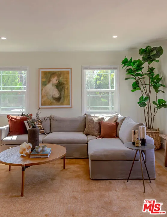 5317 Saturn Street Los Angeles, CA 90019