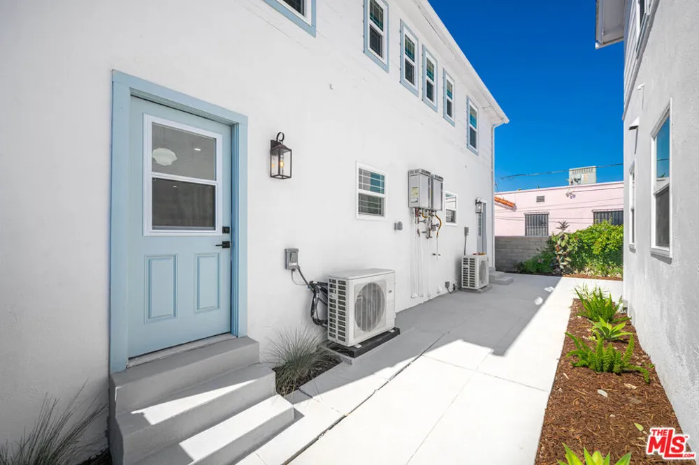 5317 Saturn Street Los Angeles, CA 90019