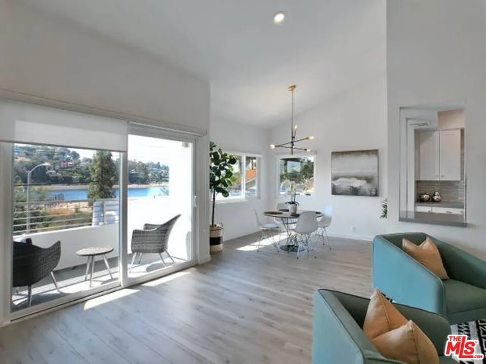 1900 SILVER #208 Los Angeles, CA 90039