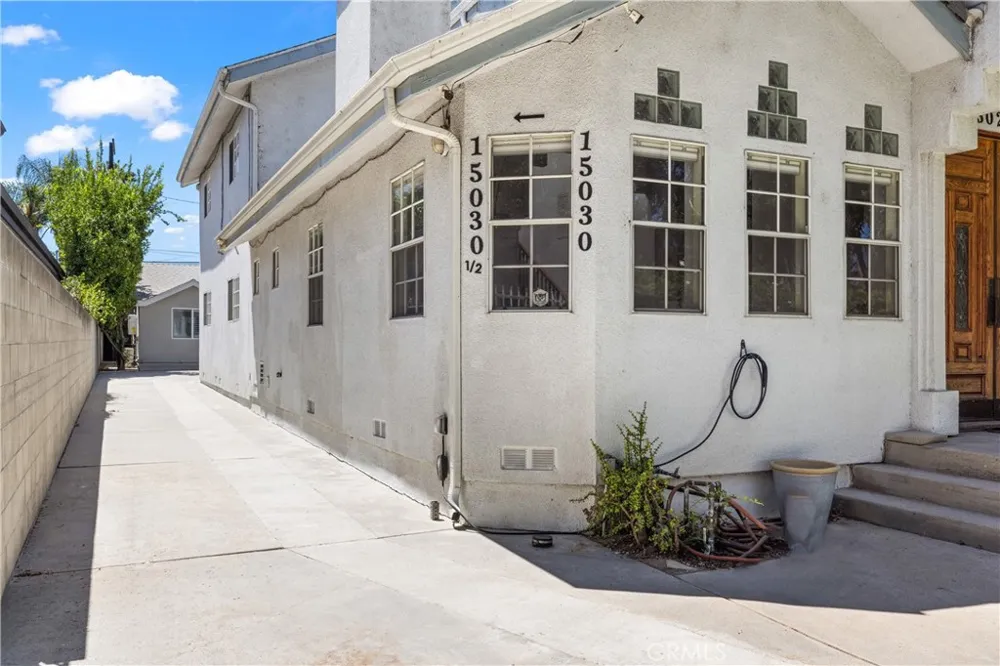 15030 Hesby Street Sherman Oaks, CA 91403