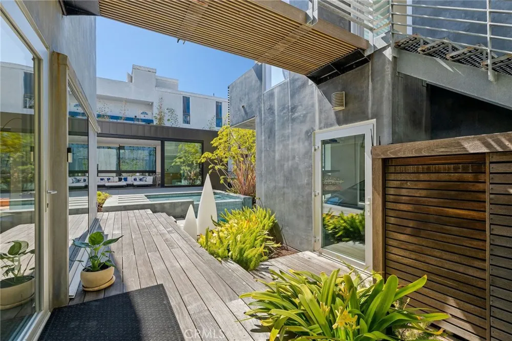 27 Driftwood Street Marina del Rey, CA 90292