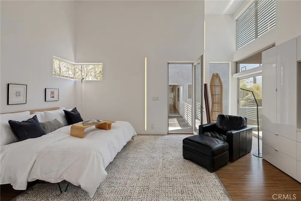 27 Driftwood Street Marina del Rey, CA 90292