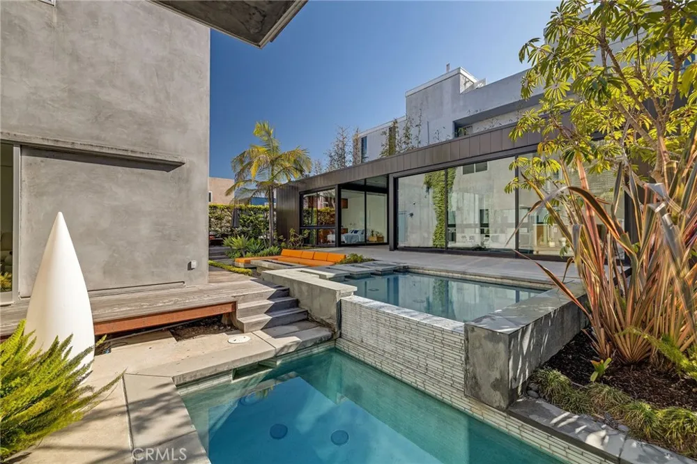 27 Driftwood Street Marina del Rey, CA 90292