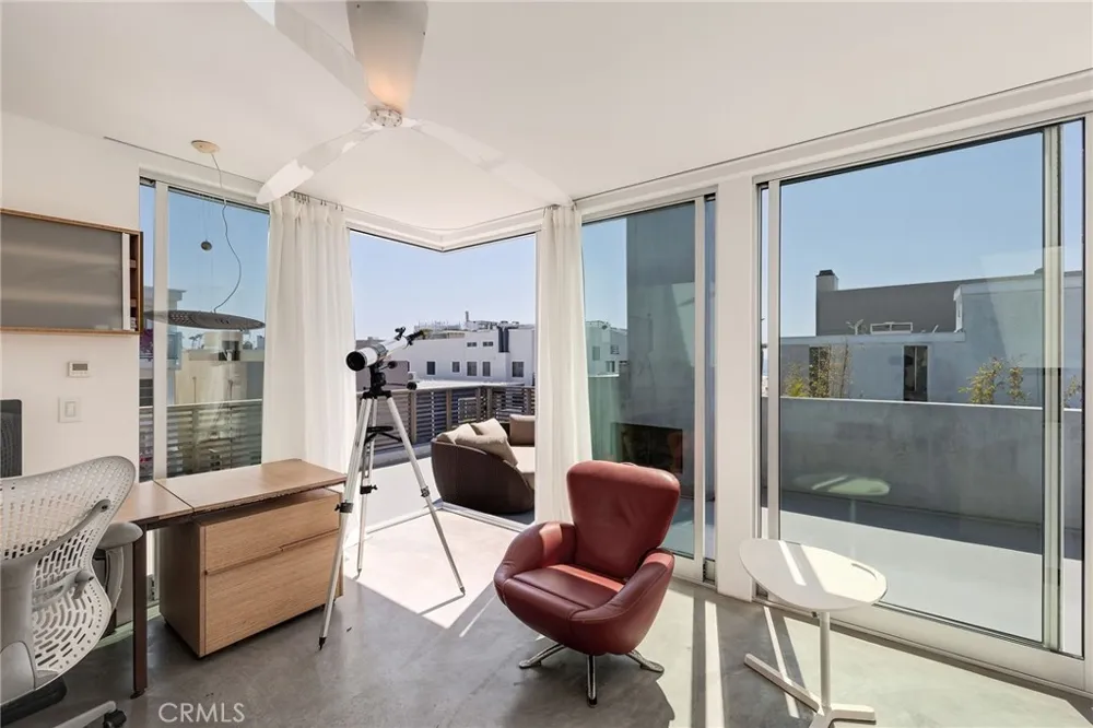 27 Driftwood Street Marina del Rey, CA 90292