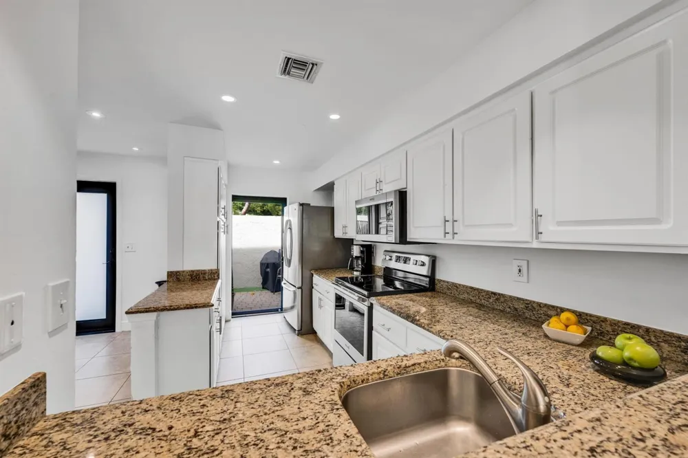 547 NE 7th Avenue #3a Fort Lauderdale, FL 33301