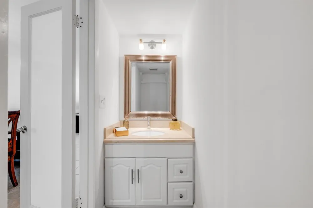 547 NE 7th Avenue #3a Fort Lauderdale, FL 33301