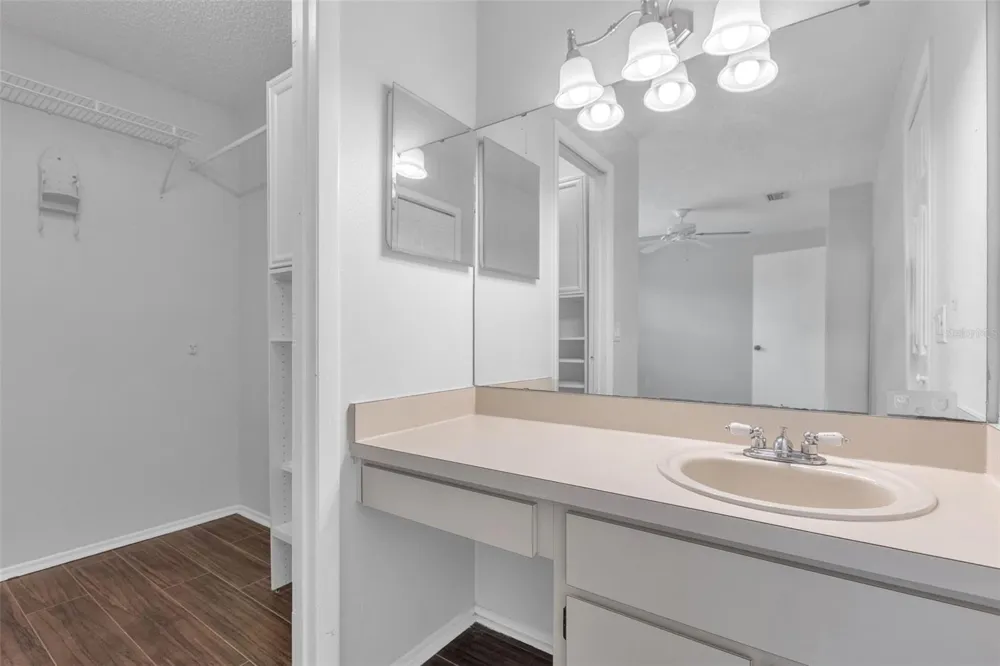 2037 WATERLEAF STREET Orlando, FL 32837