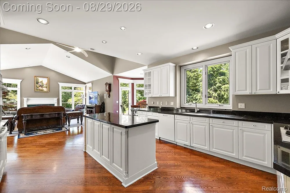 5022 Lone Pine Lane Bloomfield Hills City, MI 48302